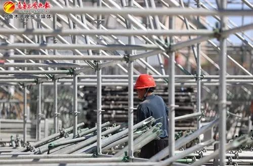 搭建舞台灯光的架子_灯光舞台搭建怎么入行_搭建舞台小灯光