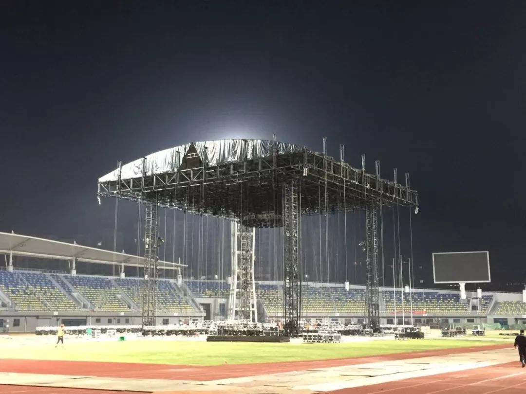 搭建灯光舞台小游戏_搭建舞台小灯光_舞台灯光造型