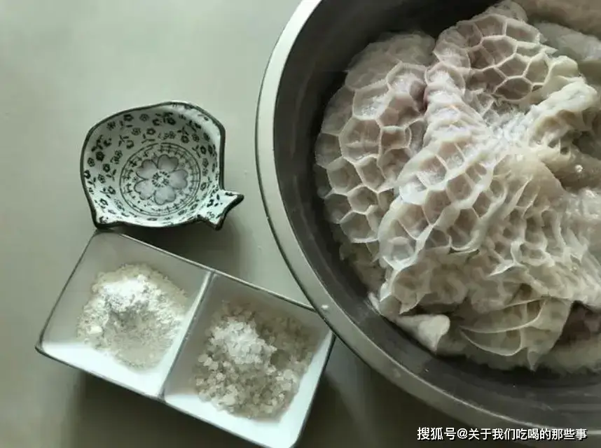 牛肚怎样清洗视频教程_生活小窍门牛肚怎么清洗_怎么清洗牛肚视频
