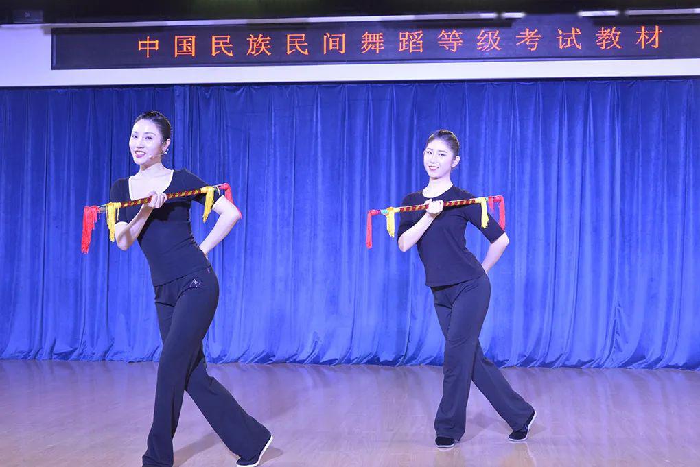 视频录制教材舞蹈尺寸标准要求_舞蹈教材视频录制标准尺寸_拍舞蹈视频的最佳高度